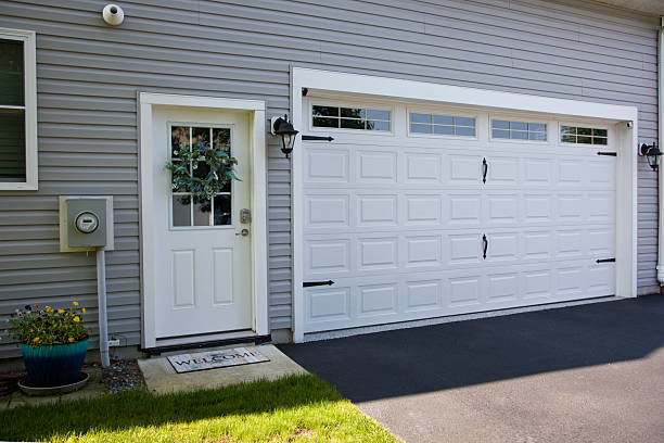 24/7 Emergency Garage Door Panel Replacement experts in Tri-City, OR